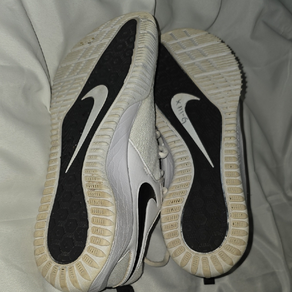 Nike Cream Athletic Sneakers - Picture 5 of 6